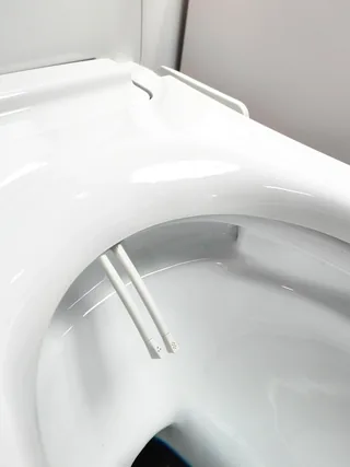 Maro D'Italia FP204 (stroomloze douchewc-bril met warm- en koudwatermengkraan) – Detailfoto