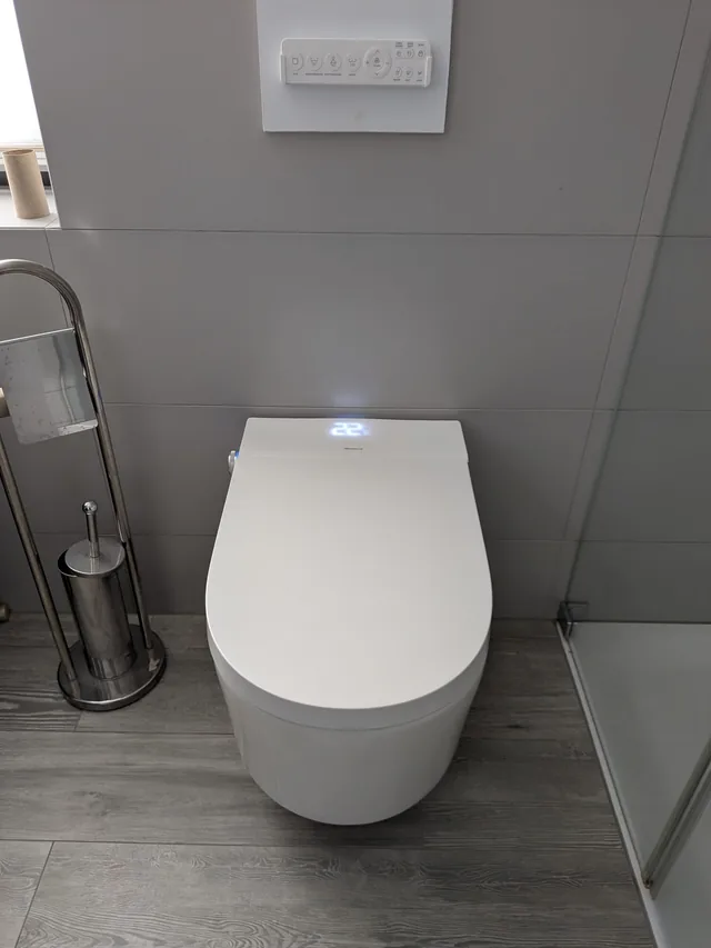 SlimmeWC Hangtoilet Topversie (compleet douchetoilet) – In de badkamer (6)