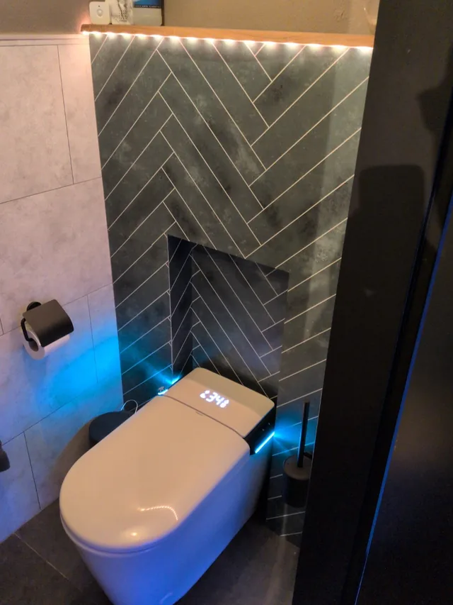 SlimmeWC Staand Toilet Topversie (compleet douchetoilet) – In de badkamer (2)